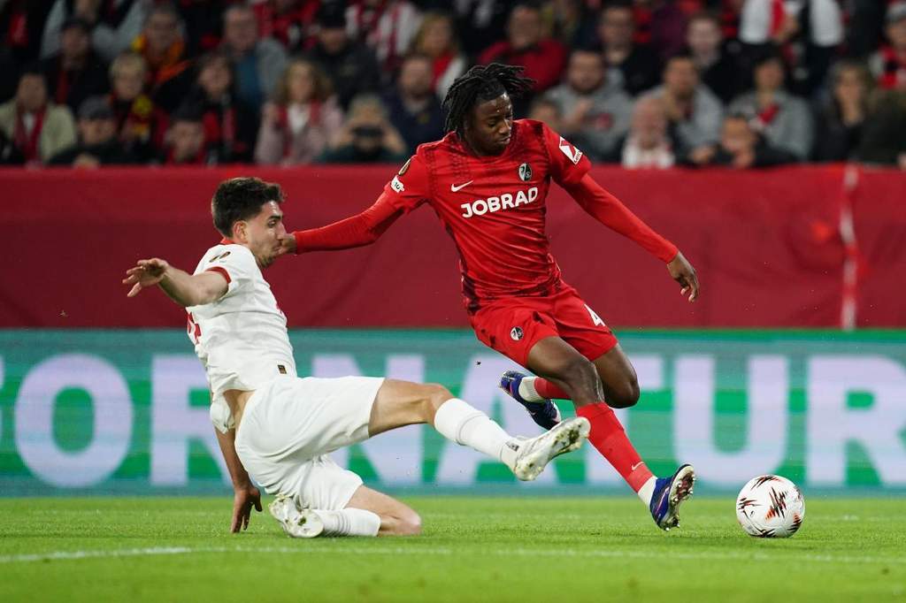 Mercato : Aston Villa tente de détourner Johan Manzambi