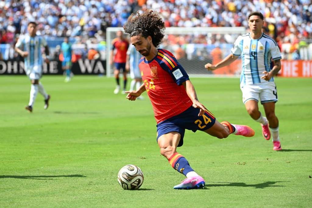 Espagne : Marc Cucurella a répété le rituel de Joan Capdevila