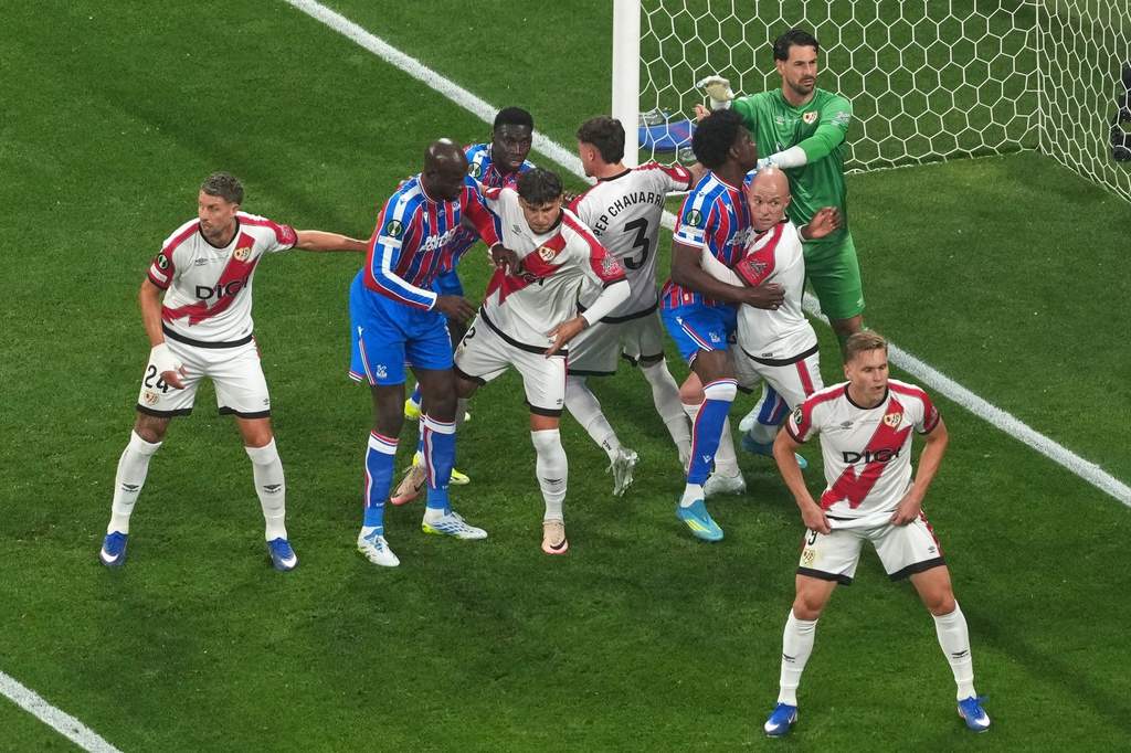 Jean-Philippe Mateta exulte après avoir inscrit le but de la victoire pour Crystal Palace à Leipzig