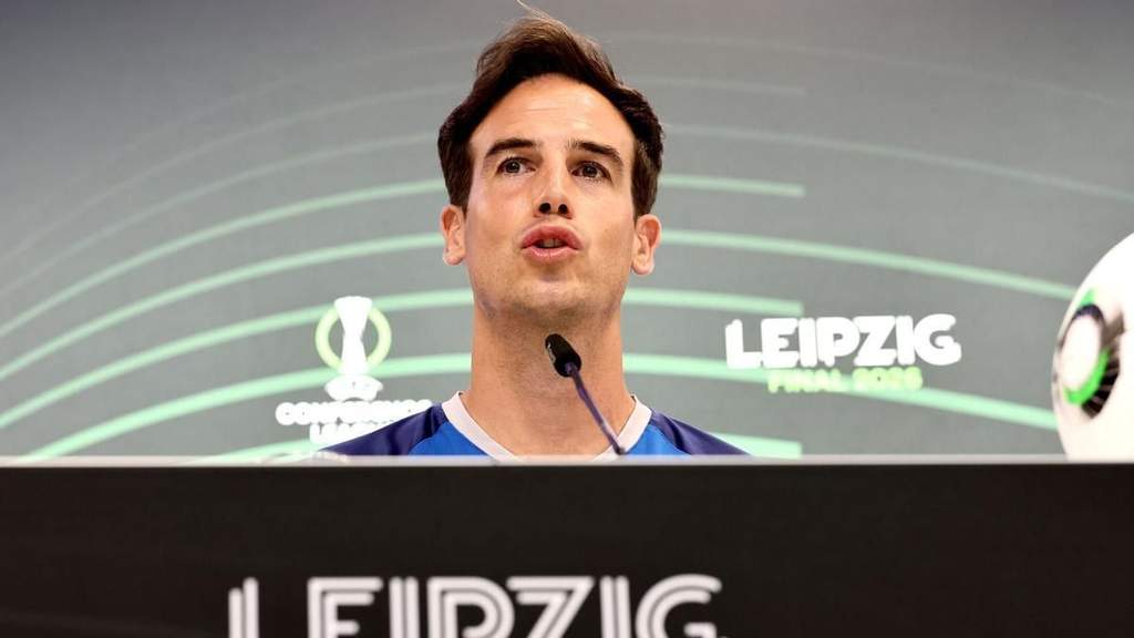 Inigo Perez ému en conférence de presse après la défaite du Rayo Vallecano