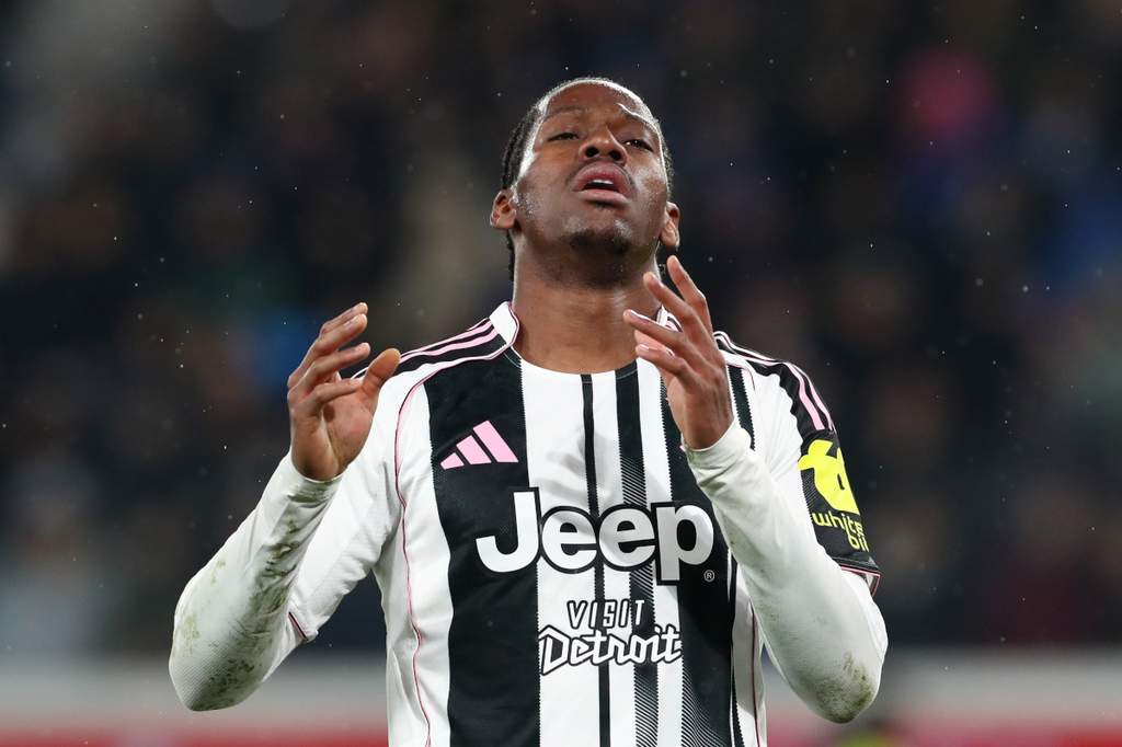 Jonathan David sous le maillot de la Juventus lors d'un match de Serie A
