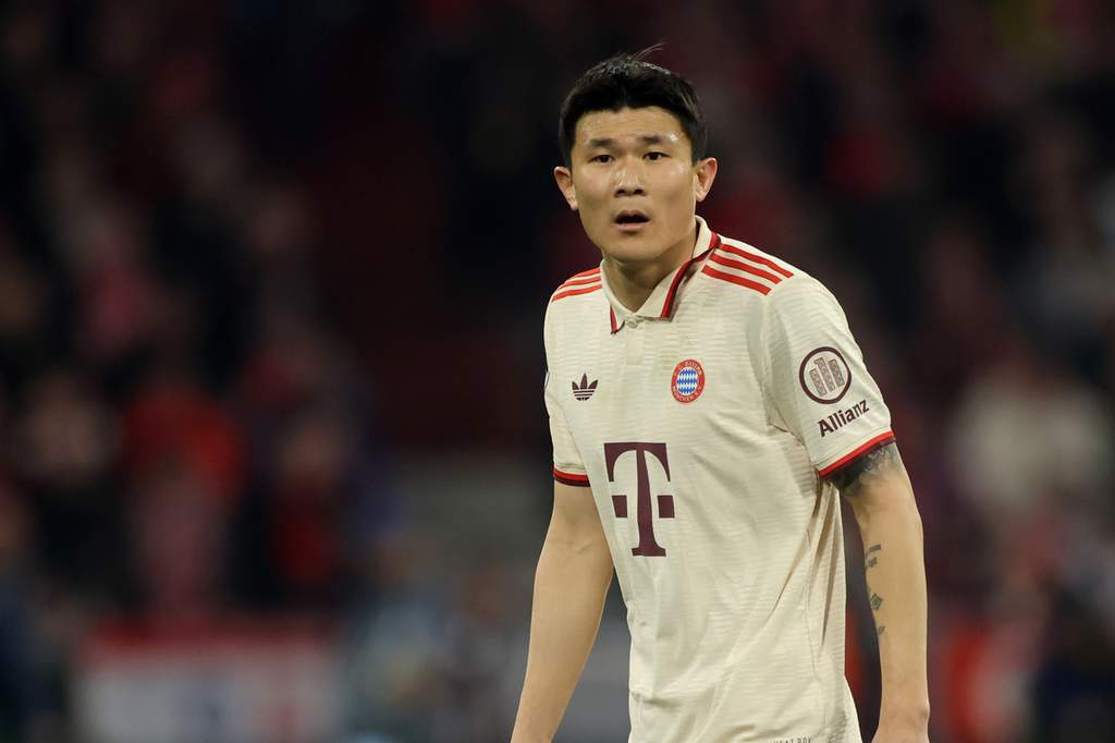 Gleison Bremer in action for Juventus amid transfer rumors linking him to Bayern Munich.