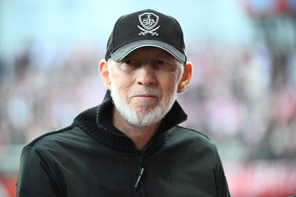Hommage de l'OGC Nice à son ancien entraîneur et joueur Éric Roy