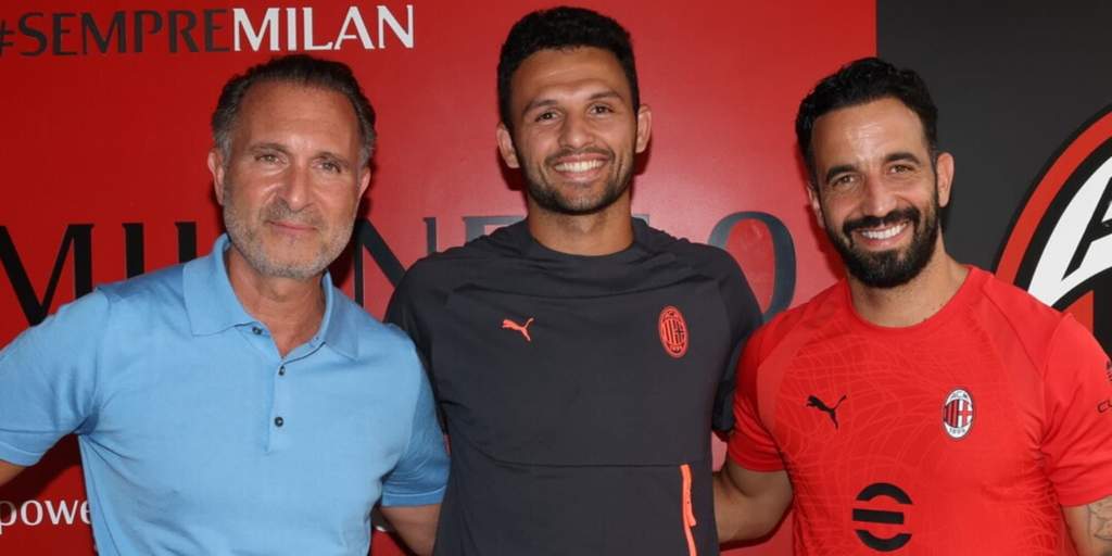Gerry Cardinale saluant chaleureusement le nouvel attaquant de l'AC Milan Gonçalo Ramos.