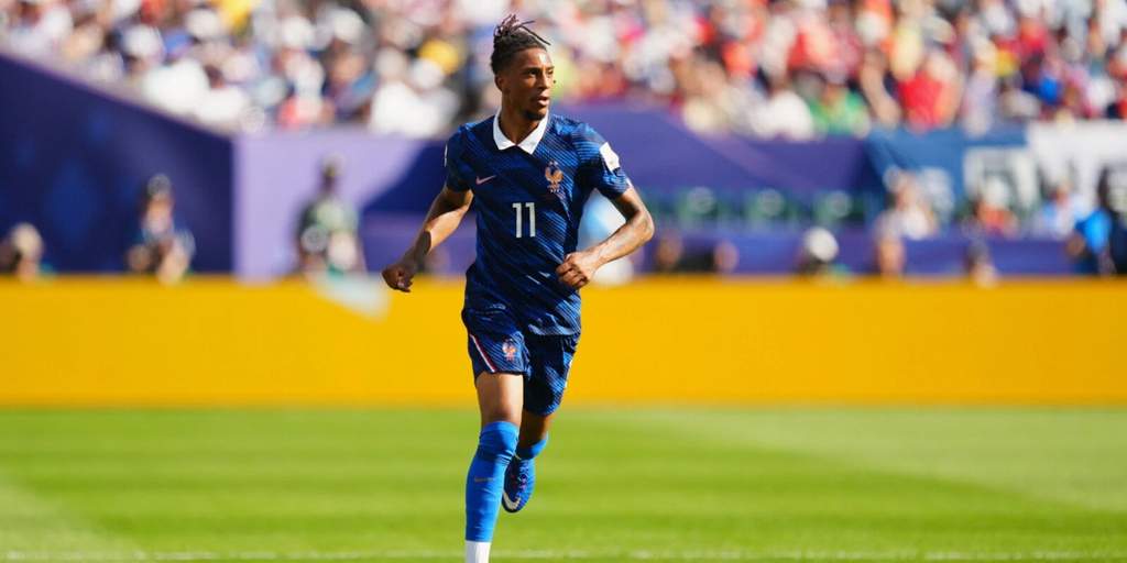 Michael Olise sous le maillot du Bayern Monaco lors d'un match officiel