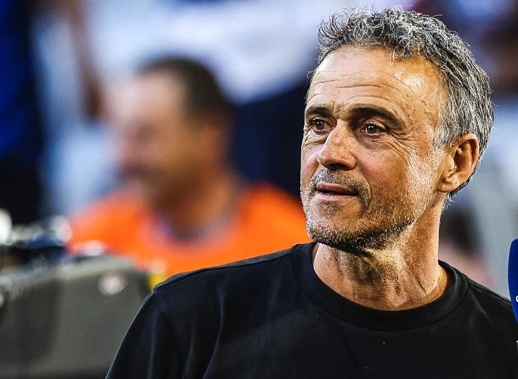 Luis Enrique, l'entraîneur du PSG, salué par son ancien joueur Ivan Rakitic.
