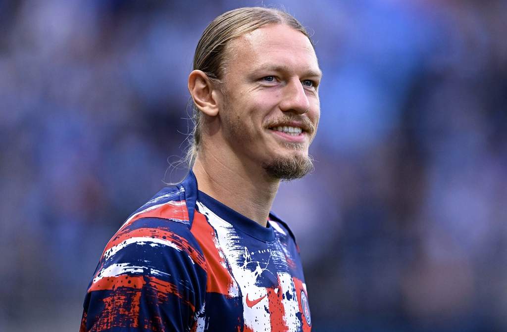 Matvey Safonov and David Raya compared ahead of the Paris Saint-Germain and Arsenal match.