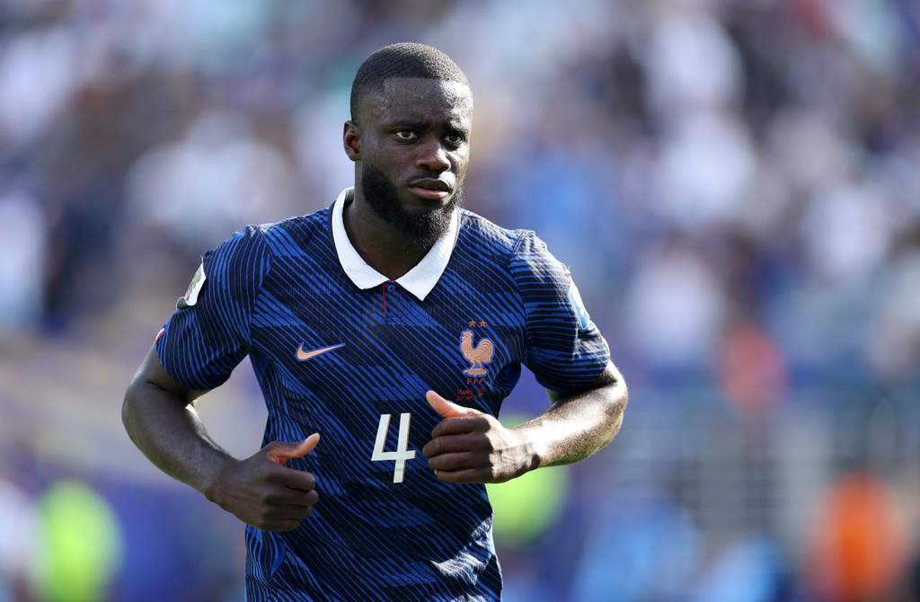 Dayot Upamecano exprime sa solidarité envers Jonathan Tah face au racisme