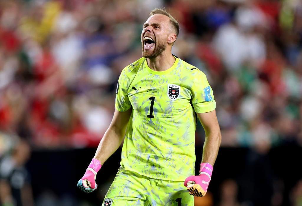 Le gardien international autrichien Alexander Schlager lors d'un match de football